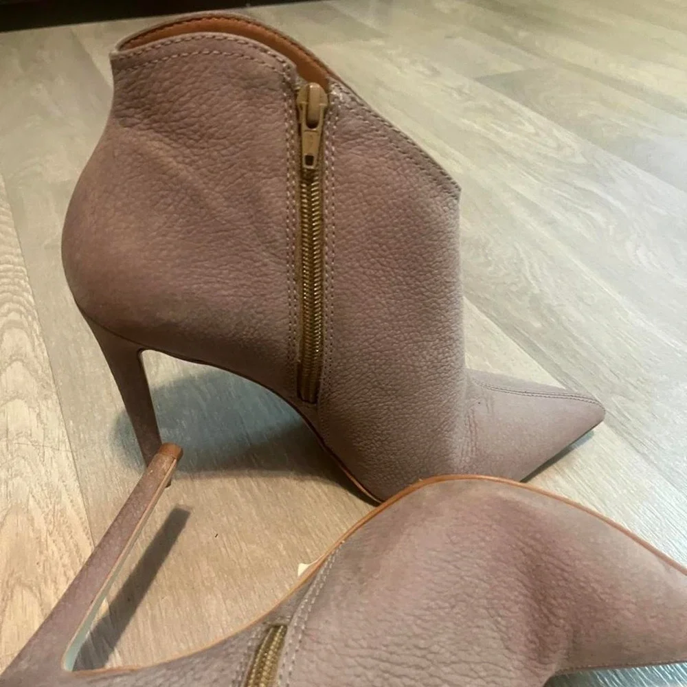 Steve Madden tan leather ankle boots made in Brazil
